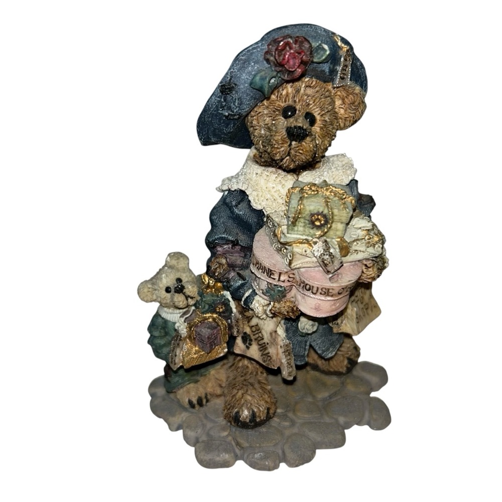 Boyds Bears & Friends Born to Shop 8E/3497 Figurine Collectible 1997